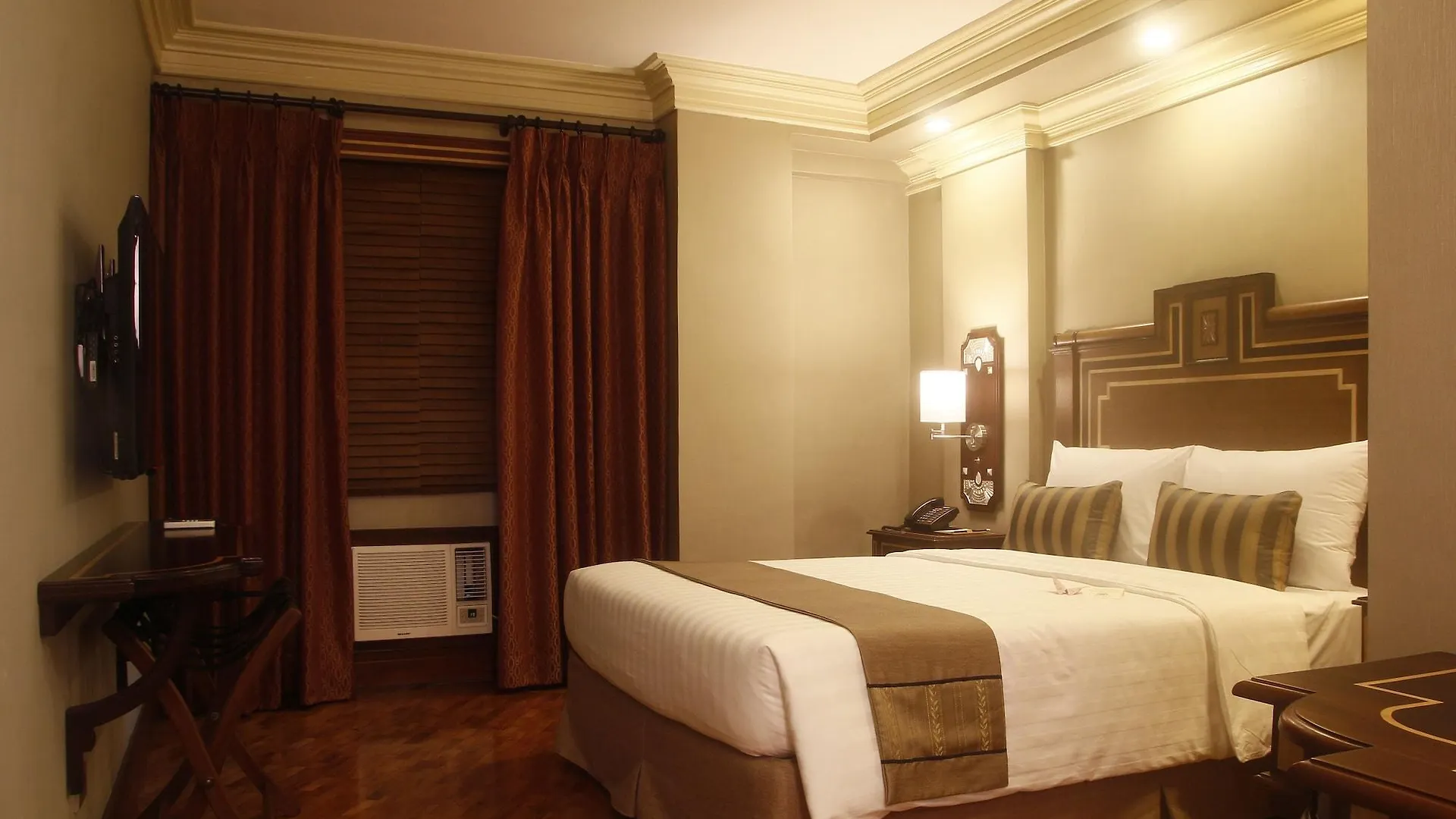Herald Suites Polaris Makati City Hotel