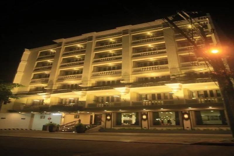 Herald Suites Polaris Makati City Hotel