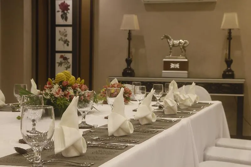Herald Suites Polaris Makati City 3*,